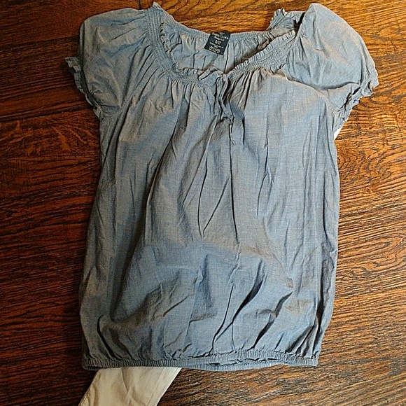 Chambray blue on or off shoulder Peasant top - Picture 2 of 4